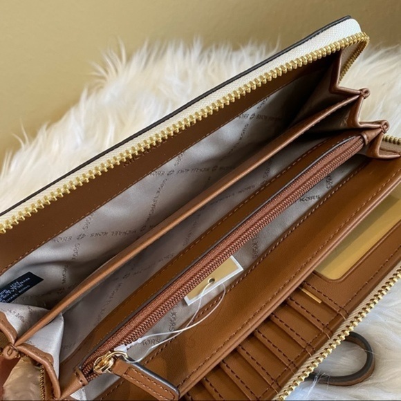 New Michael Kors jet set travel large continental wallet - Picture 5 of 8